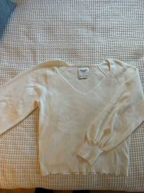 Abercrombie & Fitch Ivory V-Neck Ribbed Balloon Sleeve Sweater